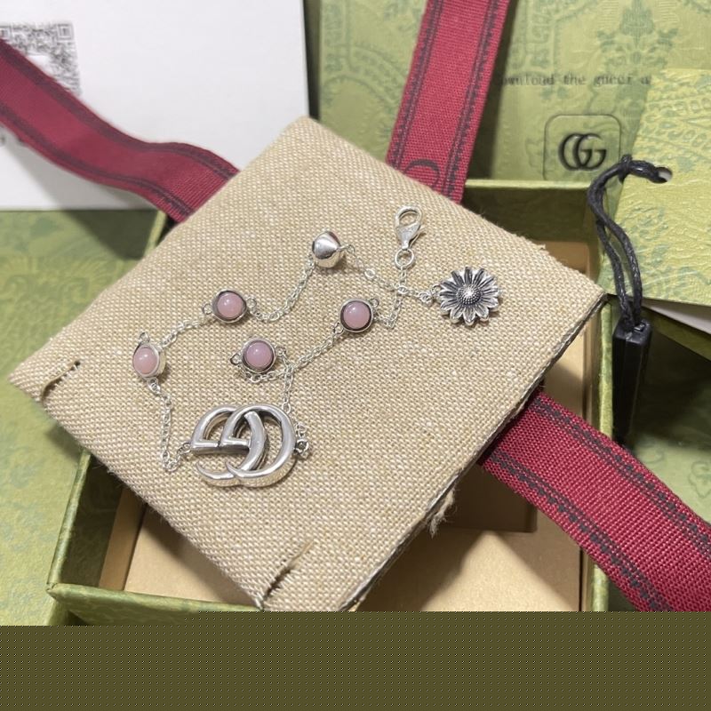 G*u*i bracelets